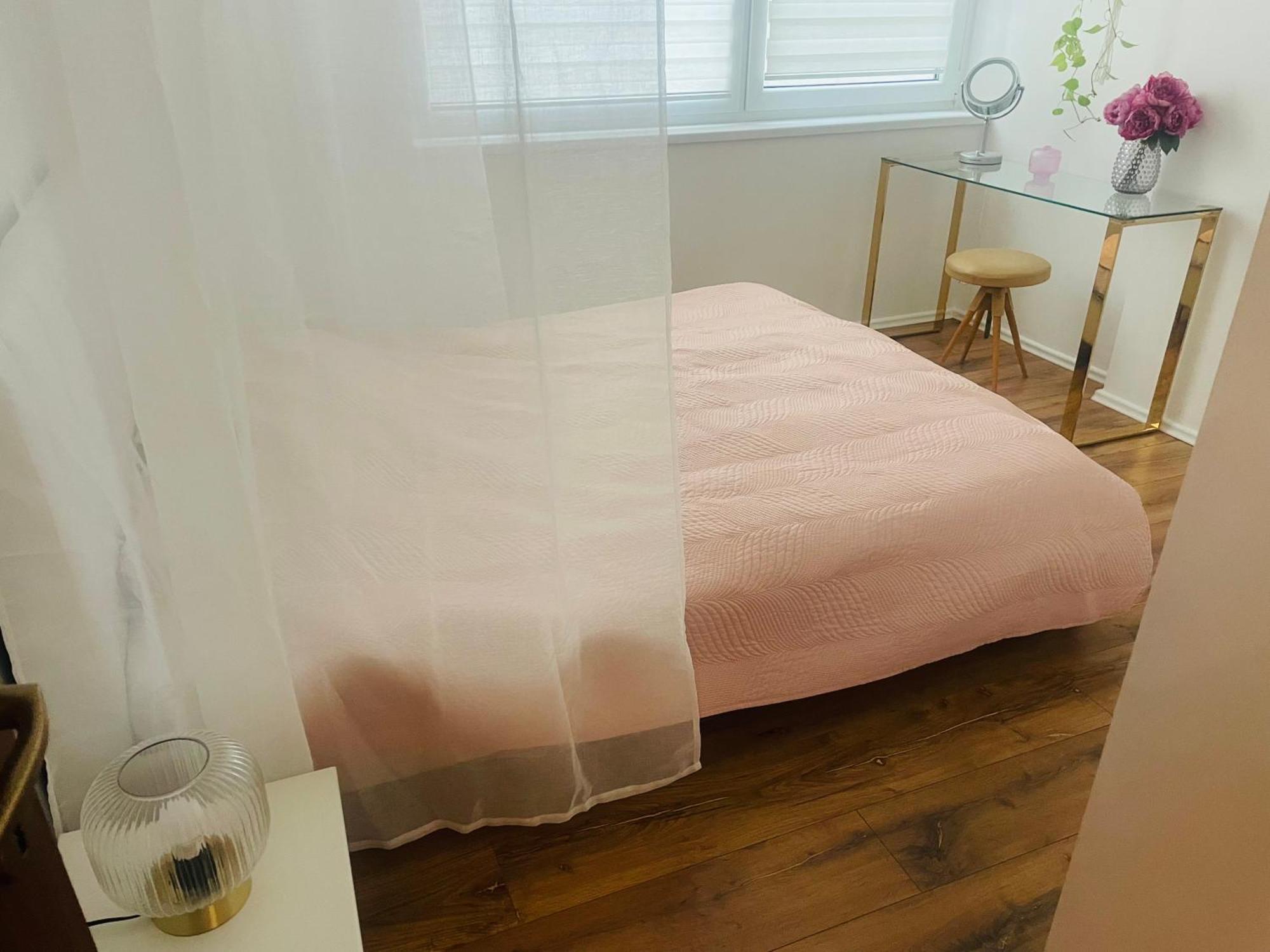 70M2 Romantic Living In The Old Town With Garden Bratislava Luaran gambar