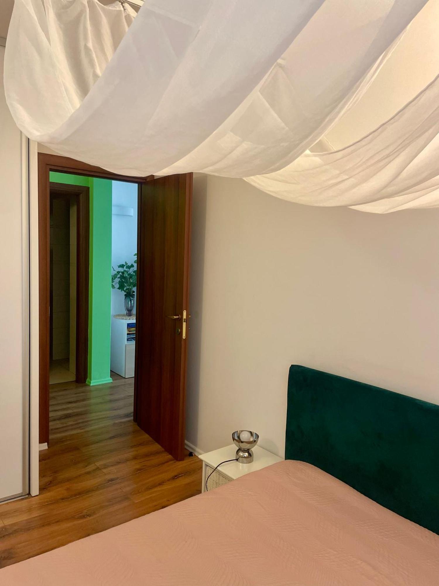 70M2 Romantic Living In The Old Town With Garden Bratislava Luaran gambar